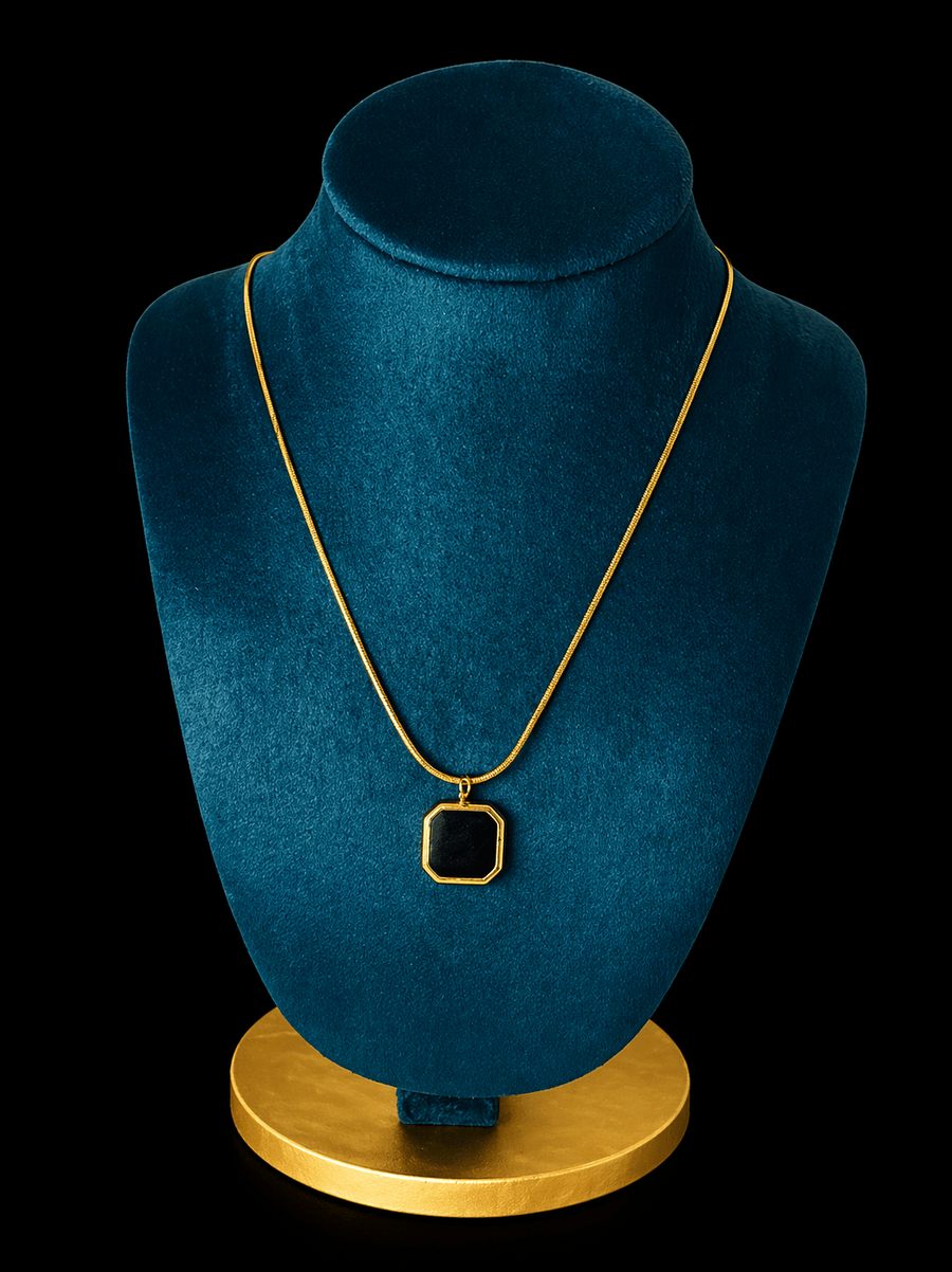 Collar Onyx Square - BRØNNCollar Onyx SquareBrønnBRØNNAcero inoxidableDoradoCollar Onyx Square